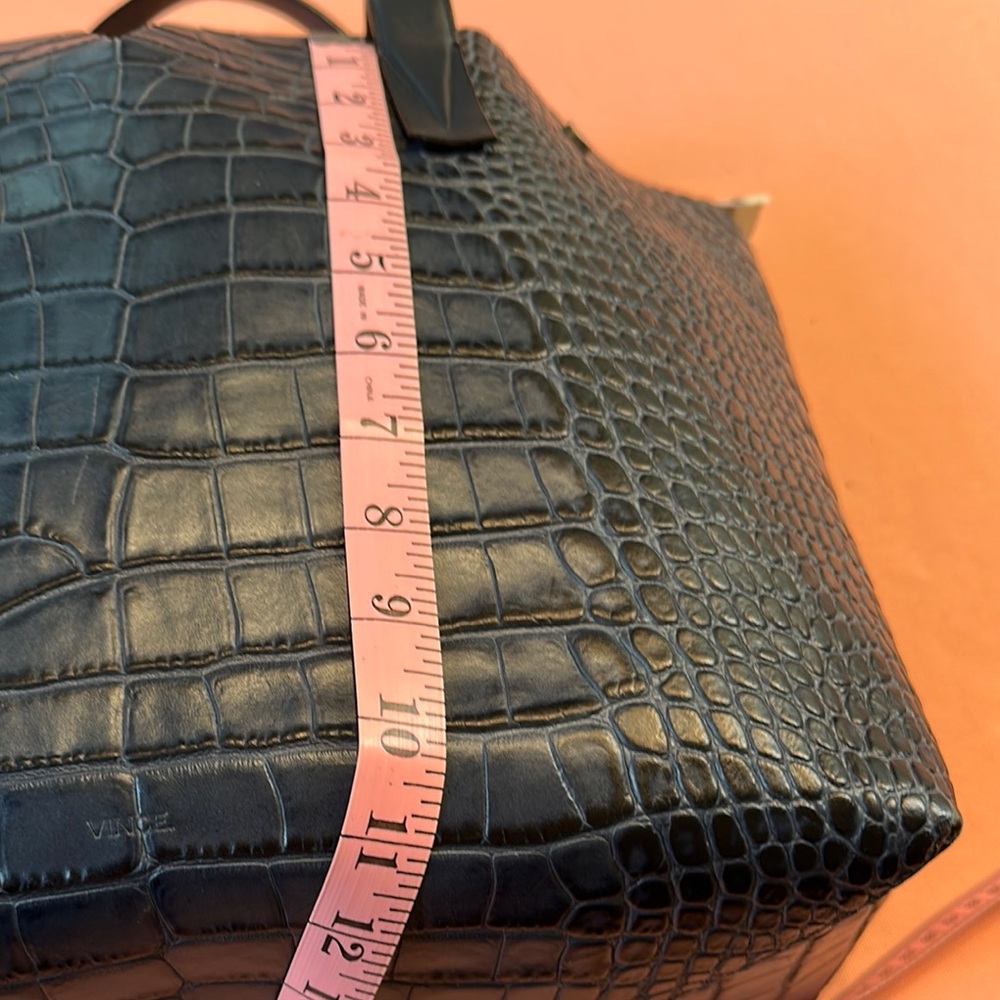 New VINCE Elegant Black Crocodile-Embossed Tote Bag - Picture 9 of 11